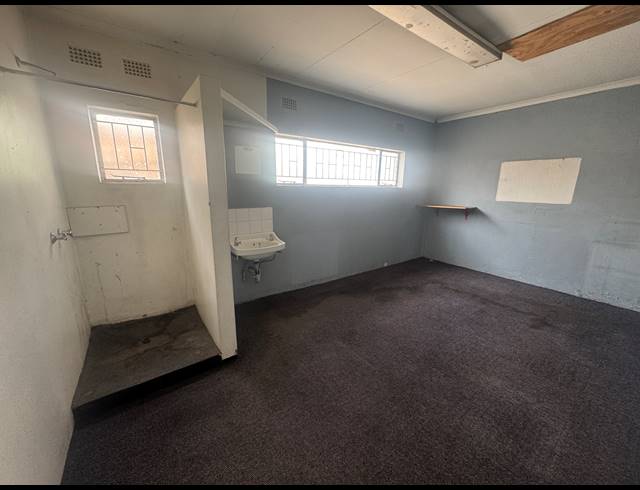 1,000M² WAREHOUSE TO LET IN WYNBERG